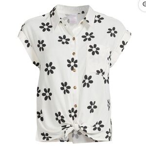No Boundaries Juniors' Tie Front Camp Shirt. White/Black. Size Small.